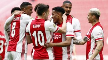 بصعوبة.. أياكس يتعادل مع ألكمار في الدوري الهولندي