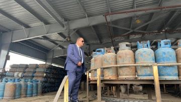 تجميع أسطوانات غاز بغرض بيعها سوق سوداء بمحطة في دمياط تجميع أسطوانات غاز بغرض بيعها سوق سوداء بمحطة في دمياط