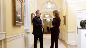 تصاعد الأزمة السياسية في بريطانيا.. رئيس الوزراء ستارمر على حافة الهاوية