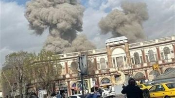 أكسيوس: إسرائيل استهدفت خامنئي وبزشكيان في غارات جوية أكسيوس: إسرائيل استهدفت خامنئي وبزشكيان في غارات جوية