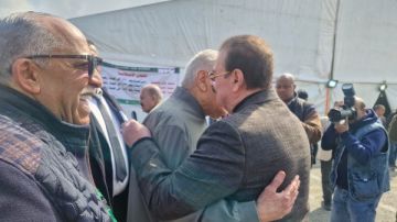 جاي يدلي بصوته.. استقبال حار لإبراهيم محلب من مهندسي القاهرة