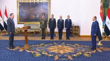 عبد العزيز قنصوة يؤدي اليمين أمام الرئيس السيسي كوزير للتعليم العالي عبد العزيز قنصوة يؤدي اليمين أمام الرئيس السيسي كوزير للتعليم العالي