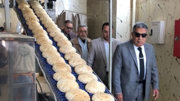 محافظ الدقهلية يتفقد مخبز المحافظة للخبز المدعم ويشدد على جودة الخدمة واستمرار العمل