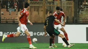 30 دقيقة.. تعادل سلبي بين الأهلي والجيش الملكي وفرص خطيرة للأحمر