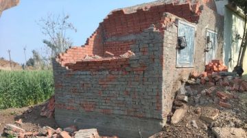 إزالة مقابر مخالفة وتعديات على الأراضي الزراعية بالشرقية