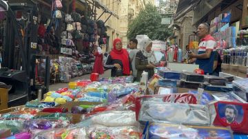 الحكومة تحدد مواعيد عمل المحال التجارية خلال رمضان وعيد الفطر.. ما القصة؟