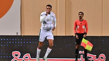 كوكا يسجل في خسارة الاتفاق أمام الحزم بثلاثية بالدوري السعودي