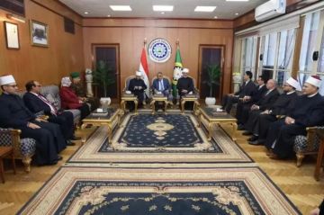 محافظ الدقهلية يستقبل وزير الأوقاف ومفتي الجمهورية ويؤدون صلاة الجمعة بمسجد النصر بالمنصورة محافظ الدقهلية يستقبل وزير الأوقاف ومفتي الجمهورية ويؤدون صلاة الجمعة بمسجد النصر بالمنصورة