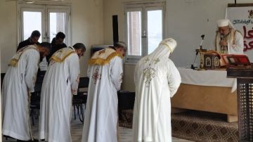 مطران إيبارشية طيبة للأقباط الكاثوليك يترأس يوم الشباب الإيبارشي