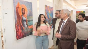 نائب رئيس جامعة أسيوط يفتتح معرض تجربة إبداعية (3) لطلاب كلية الفنون الجميلة