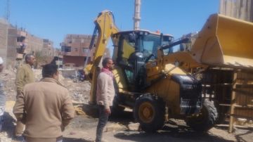 إزالة 5 حالات تعد على أراض زراعية بإسنا ضمن الموجة 28 بالأقصر إزالة 5 حالات تعد على أراض زراعية بإسنا ضمن الموجة 28 بالأقصر