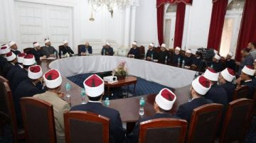 وزير الأوقاف يجتمع بالأئمة المختارين للبرنامج التدريبي بالأكاديمية العسكرية