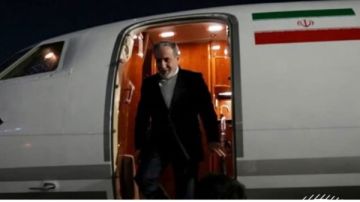 وصول وزير الخارجية الإيراني إلى عمان لإجراء محادثات مع أمريكا