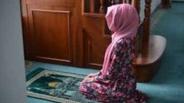 أين يكون النظر أثناء الصلاة؟.. أمين الإفتاء يوضح 4 حالات بحسب هيئة المصلي