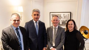 خلال زيارته للندن.. وزير السياحة والآثار يلتقي مسئولي ومنظمي الرحلات.. تفاصيل