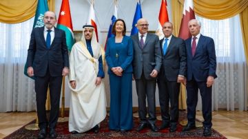 مصر تقود تحالف عربي لتعزيز الأمن والاستقرار الإقليمي وضمان وقف إطلاق النار في غزة مصر تقود تحالف عربي لتعزيز الأمن والاستقرار الإقليمي وضمان وقف إطلاق النار في غزة