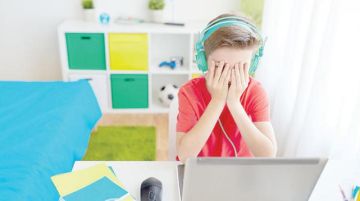 استشاري طب نفسي: التنمر الإلكتروني جريمة مكتملة الأركان