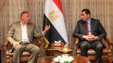 الأهلي يقدم التهنئة للكابتن جوهر نبيل بتوليه منصب وزير الشباب والرياضة الأهلي يقدم التهنئة للكابتن جوهر نبيل بتوليه منصب وزير الشباب والرياضة