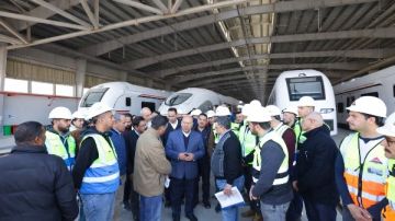 وزير النقل: القطار الكهربائي السريع يمثل ملحمة على أرض مصر ويربط البحرين الأحمر والمتوسط صور