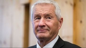 النرويج تحقق بشأن علاقة رئيس الوزراء الأسبق بإبستين