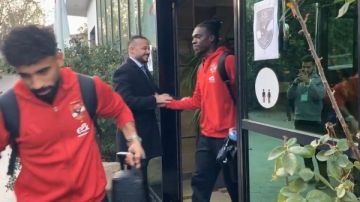 بعثة الأهلي تغادر فندق الإقامة إلى استاد حسين آيت أحمد لمواجهة شبيبة القبائل بدوري أبطال إفريقيا