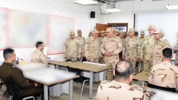 رئيس الأركان يتفقد الأكاديمية العسكرية للدراسات العليا والإستراتيجية شاهد رئيس الأركان يتفقد الأكاديمية العسكرية للدراسات العليا والإستراتيجية شاهد