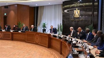 مدبولي: نتطلع للانتهاء من الإجراءات الخاصة بطرح مطار الغردقة الدولي في أقرب وقت مدبولي: نتطلع للانتهاء من الإجراءات الخاصة بطرح مطار الغردقة الدولي في أقرب وقت