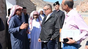 من قلب طوبيا بطابا.. محافظ جنوب سيناء يلتقي الأهالي ويصدر قرارات فورية لدعم الخدمات وتخفيف الأعباء من قلب طوبيا بطابا.. محافظ جنوب سيناء يلتقي الأهالي ويصدر قرارات فورية لدعم الخدمات وتخفيف الأعباء