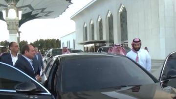 الأقرب إلى قلبه.. تعرف على سعر ومواصفات سيارة ولي العهد السعودي بعد زيارة الرئيس السيسي الأقرب إلى قلبه.. تعرف على سعر ومواصفات سيارة ولي العهد السعودي بعد زيارة الرئيس السيسي