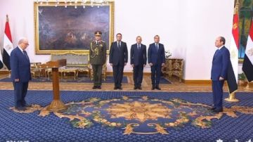 حسين عيسى يؤدي اليمين الدستورية نائبا لرئيس الوزراء للشئون الاقتصادية