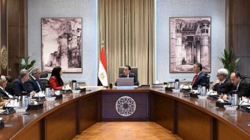 رئيس الوزراء يتابع خطط إعادة الهيكلة وتطوير الأداء المالي للهيئة العامة للسلع التموينية رئيس الوزراء يتابع خطط إعادة الهيكلة وتطوير الأداء المالي للهيئة العامة للسلع التموينية