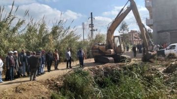 محافظ كفر الشيخ يوجه بتطهير وتكريك ترعة أباظة بسيدي سالم صور