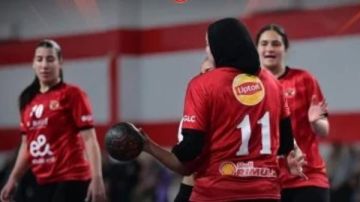 الأهلي يهزم الزمالك 45-34 في بطولة الجمهورية لناشئات اليد الأهلي يهزم الزمالك 45-34 في بطولة الجمهورية لناشئات اليد