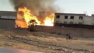 اندلاع حريق هائل بمصنع تعبئة وتغليف بالمجاورة الـ15 بمدينة العاشر من رمضان