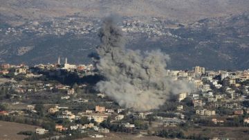 مشهد نادر.. طيران الاحتلال يحلق على ارتفاع منخفض في جنوب لبنان مشهد نادر.. طيران الاحتلال يحلق على ارتفاع منخفض في جنوب لبنان