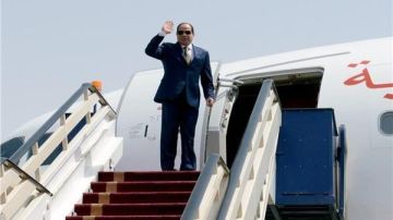 الرئيس السيسي يعود إلى أرض الوطن بعد زيارة أخوية للإمارات