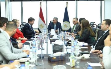 السياحة تبحث مع Wizz Air زيادة الرحلات الوافدة من أوروبا إلى مصر