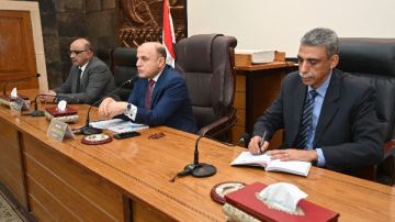 محافظ الغربية يعقد اجتماعا موسعا مع مديري المديريات الخدمية ورؤساء الشركات والهيئات.. ويؤكد ضرورة رفع مستوى التنسيق بين الجهات المختلفة