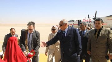 محافظ الوادي الجديد يبحث مع سفير كندا فرص الشراكة بالمجالات التنموية محافظ الوادي الجديد يبحث مع سفير كندا فرص الشراكة بالمجالات التنموية