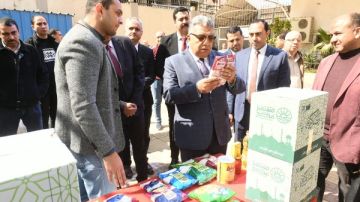 هدية جهاز مستقبل مصر.. توزيع 1000 كرتونة رمضان على عمال النظافة بالدقهلية