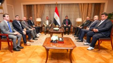 مجلس الأهلي يقدم التهنئة لجوهر نبيل بتوليه منصب وزير الشباب والرياضة مجلس الأهلي يقدم التهنئة لجوهر نبيل بتوليه منصب وزير الشباب والرياضة