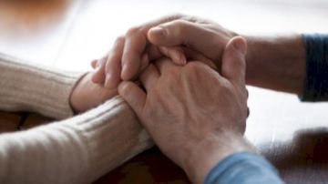 هل يجب أن أسامح إخوتي رغم إساءتهم لي؟.. أمين الفتوى يجيب