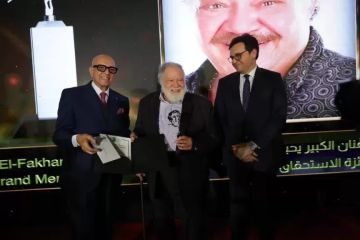 وزير الثقافة يشارك في تكريم الفائزين بجوائز مؤسسة فاروق حسني للفنون ويمنح جائزة الاستحقاق الكبرى للفنان يحيى الفخراني