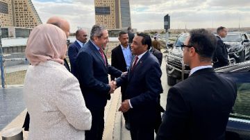 خالد عباس يصطحب رئيس وزراء السودان والوفد المرافق في جولة تفقدية بالعاصمة الجديدة خالد عباس يصطحب رئيس وزراء السودان والوفد المرافق في جولة تفقدية بالعاصمة الجديدة