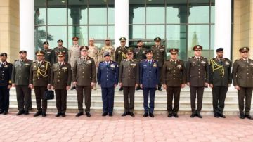 رئيس الأركان يعود إلى مصر عقب انتهاء زيارته للكويت بحث فيها التعاون العسكري