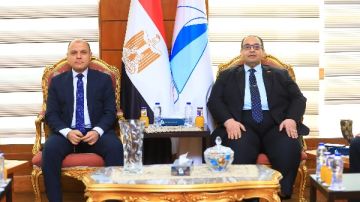محافظ كفر الشيخ يهنئ رئيس الجامعة الجديد صور