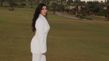 بإطلالة كلاسيكية.. كارولين عزمي تستعرض جمالها عبر إنستجرام