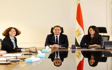 مصر تبحث مع فرنسا تعزيز العلاقات الاقتصادية بين البلدين مصر تبحث مع فرنسا تعزيز العلاقات الاقتصادية بين البلدين