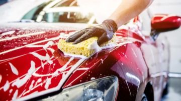 مواد كاشطة وأخطاء شائعة.. كيف تتجنب اتلاف طلاء سيارتك أثناء التنظيف؟ مواد كاشطة وأخطاء شائعة.. كيف تتجنب اتلاف طلاء سيارتك أثناء التنظيف؟