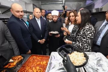 وزراء التضامن الاجتماعي والأوقاف والتنمية المحلية ومحافظ القاهرة يفتتحون مطبخ المحروسة للإطعام بمنطقة رمسيس وزراء التضامن الاجتماعي والأوقاف والتنمية المحلية ومحافظ القاهرة يفتتحون مطبخ المحروسة للإطعام بمنطقة رمسيس